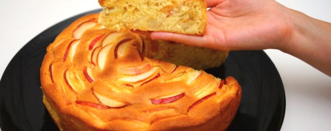 Шарлотка с яблоками