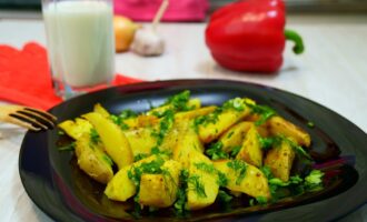 Запеченный картофель с корочкой под соусом!