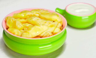 Вареники с творогом и сливочным маслом