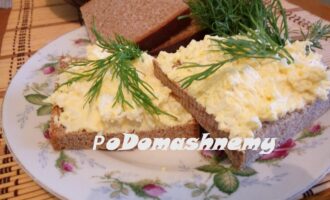 Закуска из сыра и яиц. Вкусная намазка на хлеб за считанные минуты