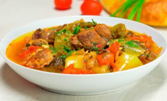 Жаркое из свинины в горшочках