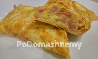 Оригинальный завтрак для всей семьи. Омлет с колбаской и сыром