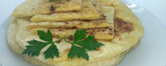 Лепешки с сыром на сковороде