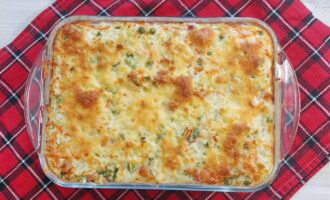 Рисовая запеканка с грудинкой и овощами