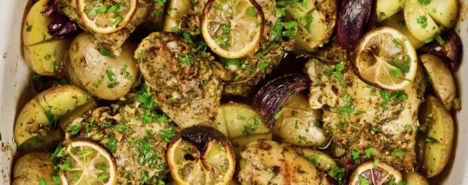 Курица с картошкой, лимоном и чесноком в духовке