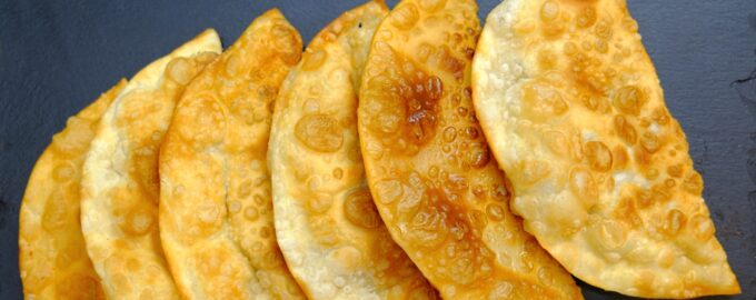 Чебуреки: самый простой и удачный рецепт теста на чебуреки! Сочные, хрустящие и пузырчатые чебуреки!