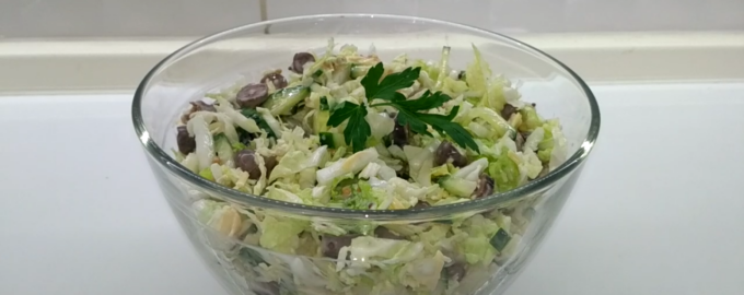 Салат с куриными сердечками и пекинской капустой
