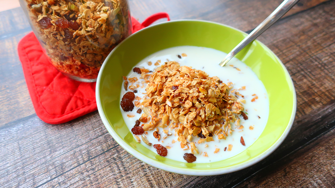 Мюсли. Granola мюсли. Гранола северная. Как сделать мюсли из овсянки. Гранола (мюсли) из овсянки.