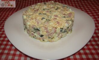 Салат с ветчиной и сыром «Домашний»
