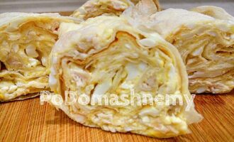 Закуска из лаваша с сыром, яйцами и курицей