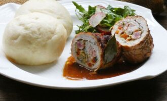 Свиные рулеты с начинкой