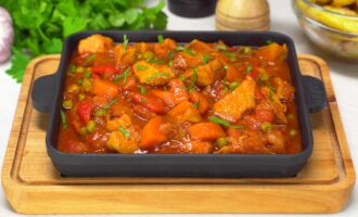 Гуляш из свинины с овощами