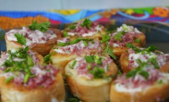 Гренки с сыром и колбасой!