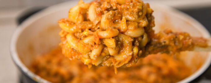 Макароны с фаршем и кукурузой