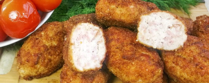 Котлеты из куриного фарша с сардельками