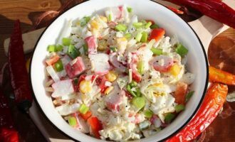 Салат из пекинской капусты с крабовыми палочками