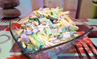 Салат с мясом и яичными блинчиками