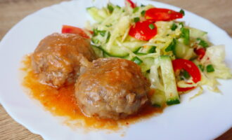 Постные тефтели с гречкой и грибами в томатной подливке