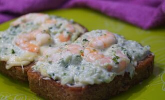 Легкие бутерброды с сыром и креветками!