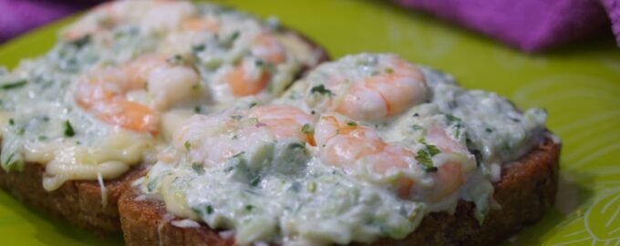 Легкие бутерброды с сыром и креветками!