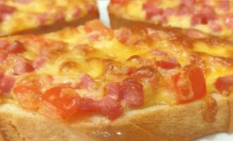 Горячие бутерброды с сыром и колбасой в духовке