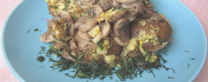 Картошка с грибами и чесноком в духовке (постный рецепт)