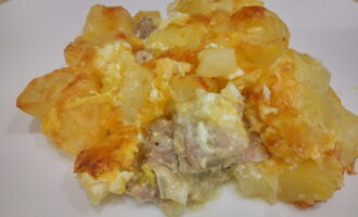 Картошка с мясом и майонезом в духовке