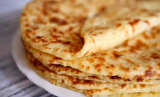 Лепешки с картошкой на сковороде