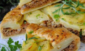 Мясной пирог с картофелем