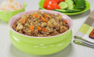 Гречневая каша с овощами и грибами
