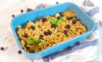Яблочный крамбл из овсянки. Насыпной пирог из овсяной крошки