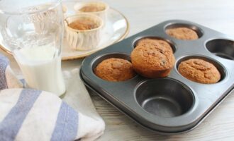 Овсяные маффины с бананом и сухофруктами