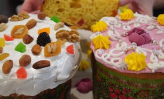 Пасхальный кулич на праздничный стол