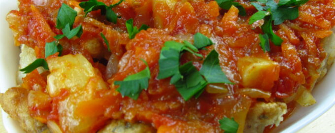 Рыба в томатном соусе с ананасами