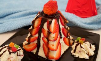 Творожная пасха с клубникой