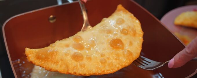 Домашние чебуреки с хрустящей корочкой