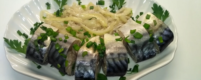 Маринованная скумбрия с растительным маслом