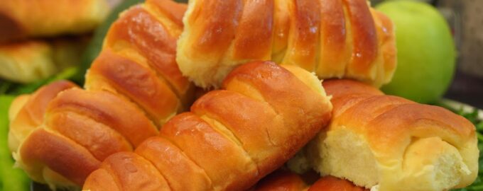 Булочки с творогом и изюмом
