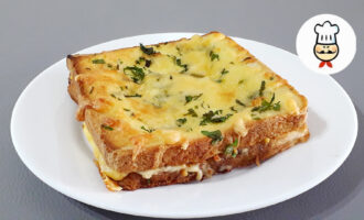Гренки пикантные, приготовленные в духовке