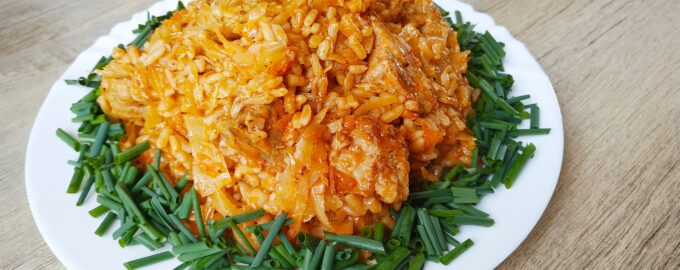 Капуста с рисом и свининой. Отличное горячее блюдо для всей семьи.