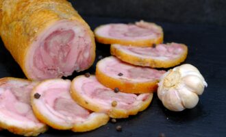 Ветчина из свиной рульки вкусная и ароматная простой рецепт