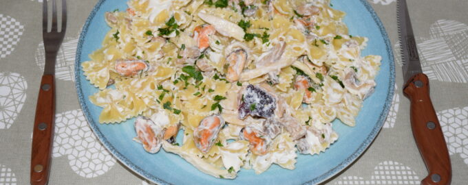 Паста с морепродуктами и сметаной