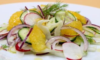 Салат из фенхеля, редиса и апельсина