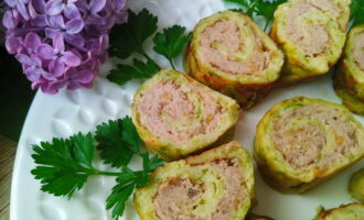 Рулеты из кабачков с фаршем