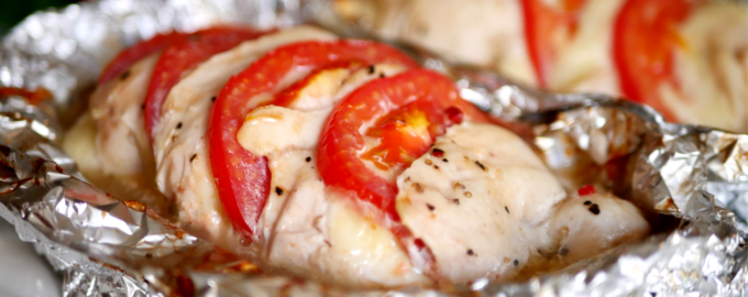 Куриная грудка с помидорами и сыром в духовке
