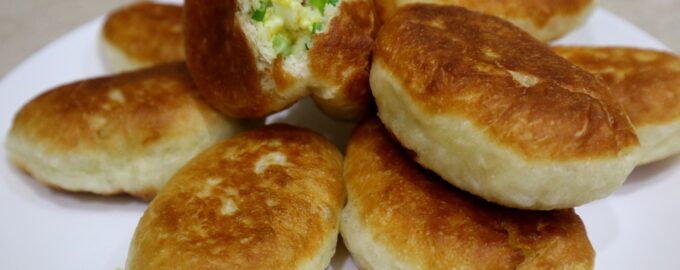 Пирожки с зеленым луком и яйцом