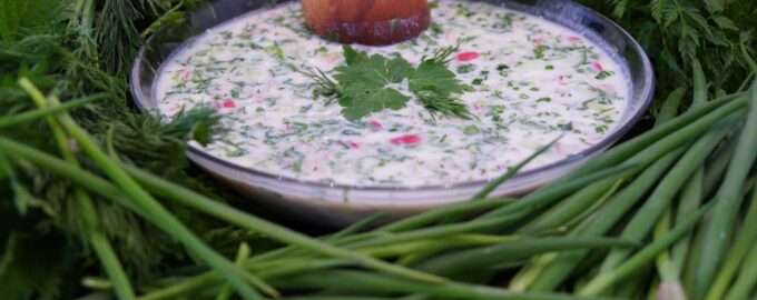Классическая окрошка с пикантным вкусом