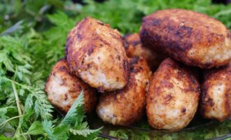 Куриные зразы с яйцом и сыром