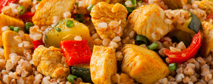 Гречка по-купечески с курицей и зеленью