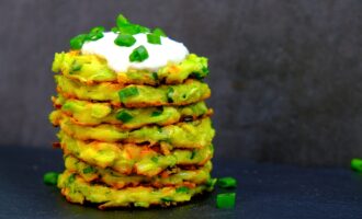 Оладьи из кабачков с зеленым луком
